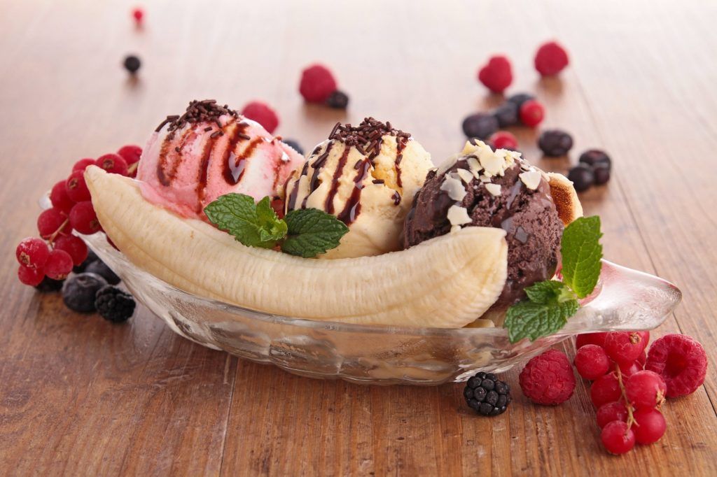 COMO PREPARAR un banana split fitness - RecetasFitness10.Com