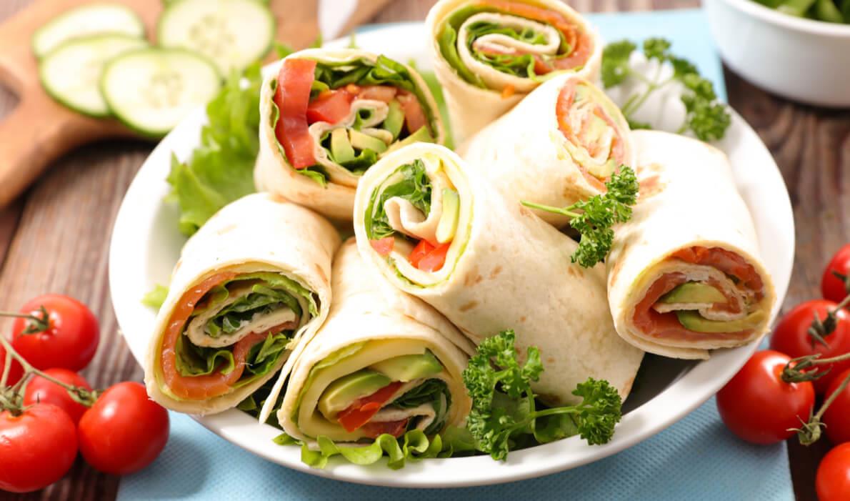 Wraps de salmón ahumado y aguacate